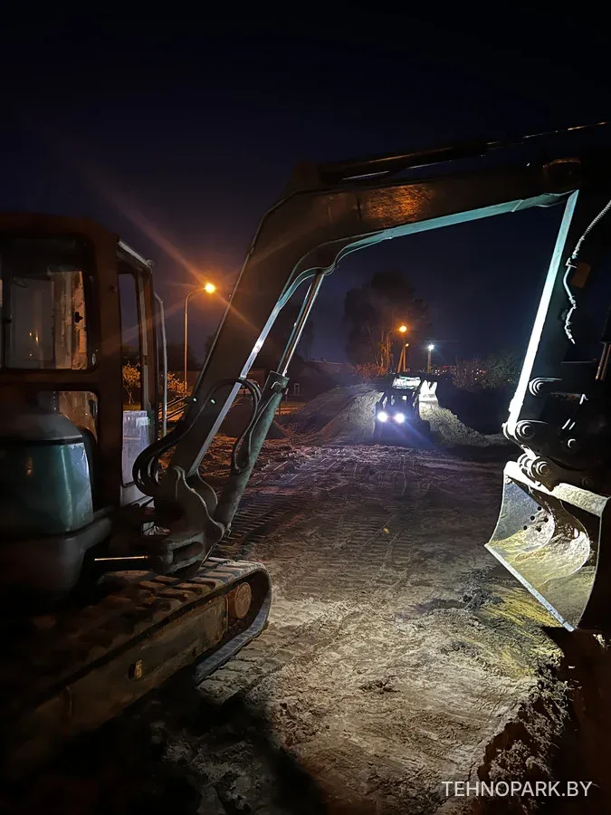 Аренда мини-экскаватора Kobelco 40SR: бурение свай, монтаж ЖБ колец