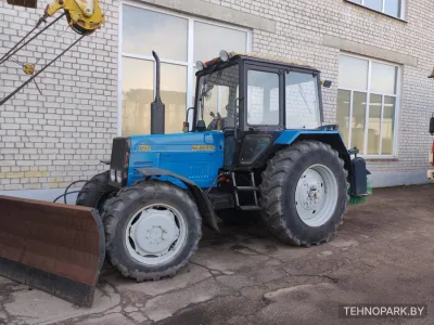 Аренда коммунального трактора (поворотный отвал, дорожная щетка)