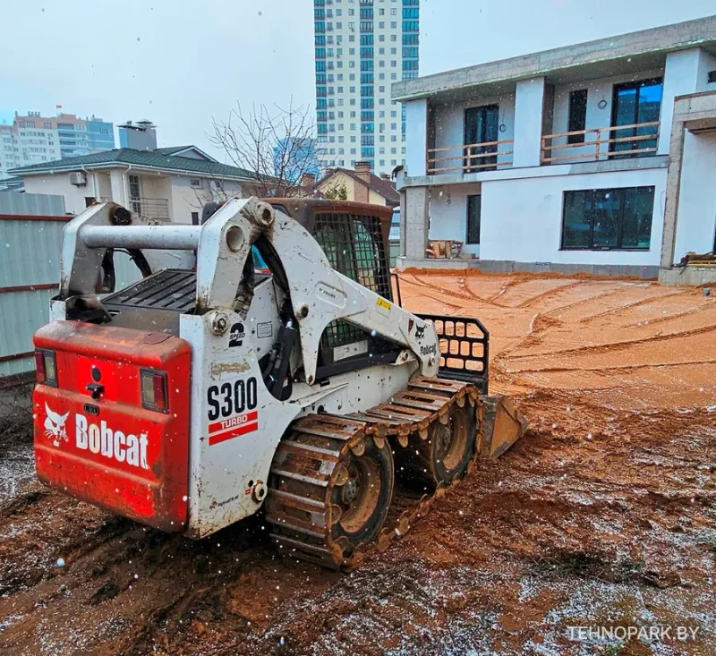 Аренда мини погрузчик гусеничный bobcat S300