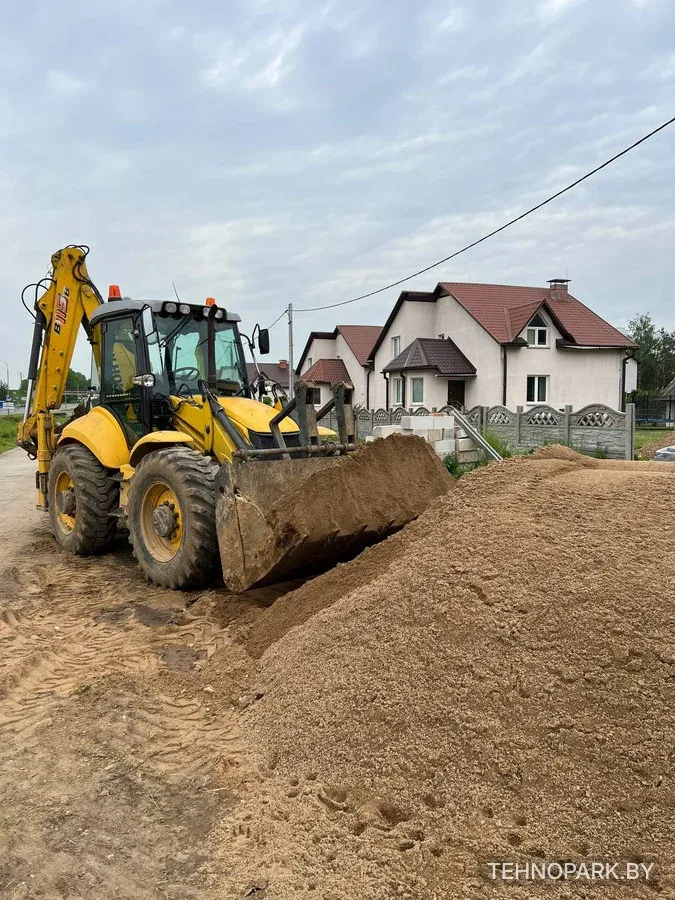 Аренда экскаватора-погрузчика New Holland B115B: гидромолот, ямобур
