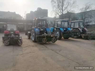 Аренда коммунальных тракторов МТЗ 82.1 / 422.1 со щеткой и отвалом