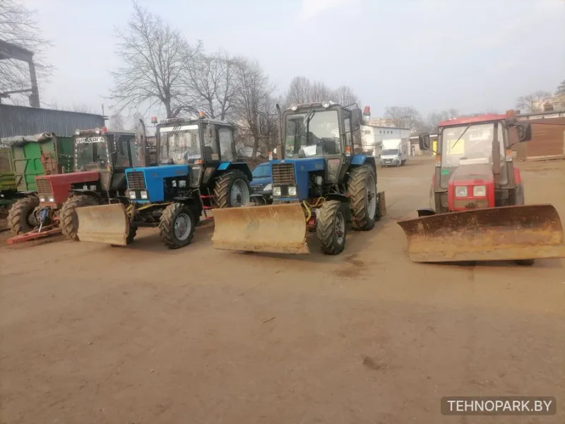 Аренда коммунальных тракторов МТЗ 82.1 / 422.1 со щеткой и отвалом