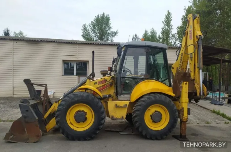 Аренда равноколесного экскаватора-погрузчика New Holland B115B