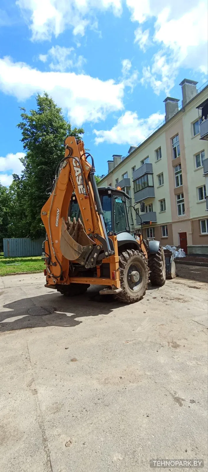 Аренда универсального экскаватора-погрузчика Case 695SV (110 л.с.)