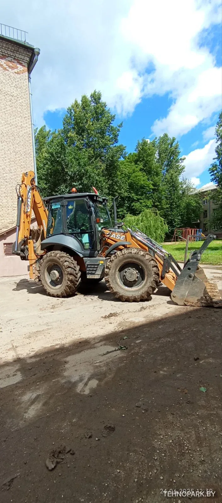 Аренда универсального экскаватора-погрузчика Case 695SV (110 л.с.)