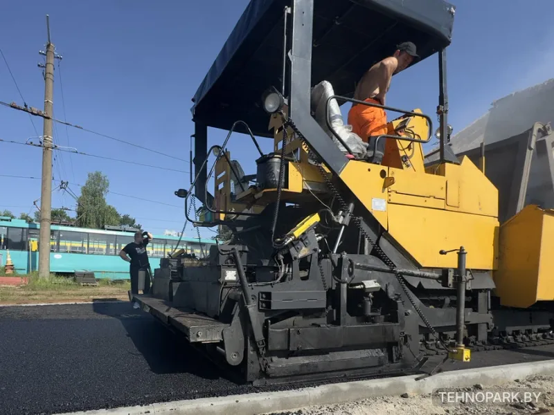 Аренда гусеничного асфальтоукладчика ABG Titan 325 с нивелированием MOBA