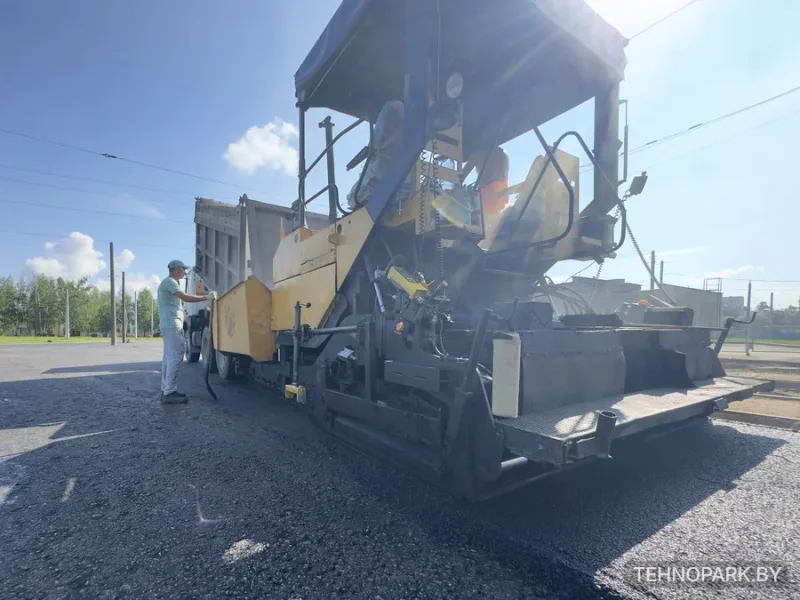 Аренда гусеничного асфальтоукладчика ABG Titan 325 с нивелированием MOBA