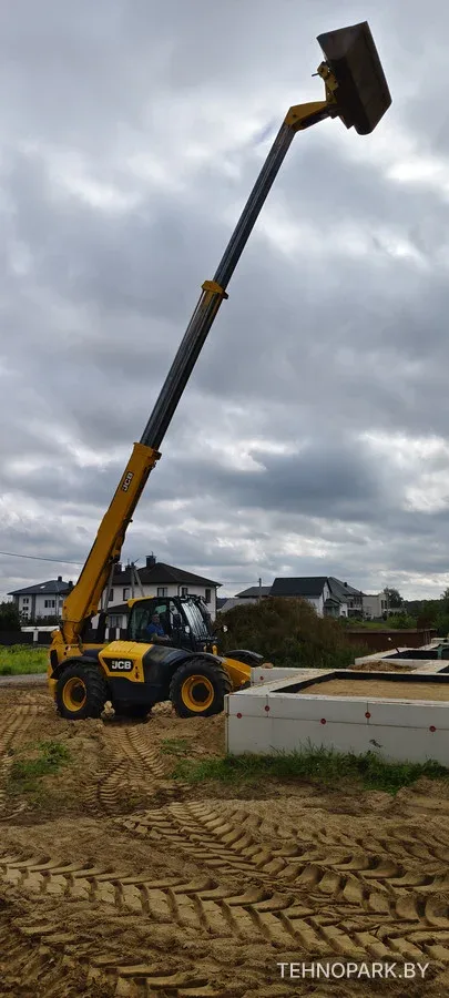 Аренда телескопического погрузчика JCB 535-140 по всей Беларуси