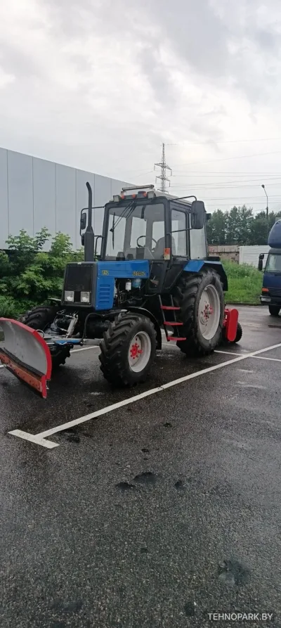 Аренда коммунального трактора МТЗ-892 с отвалом и щеткой с поливом
