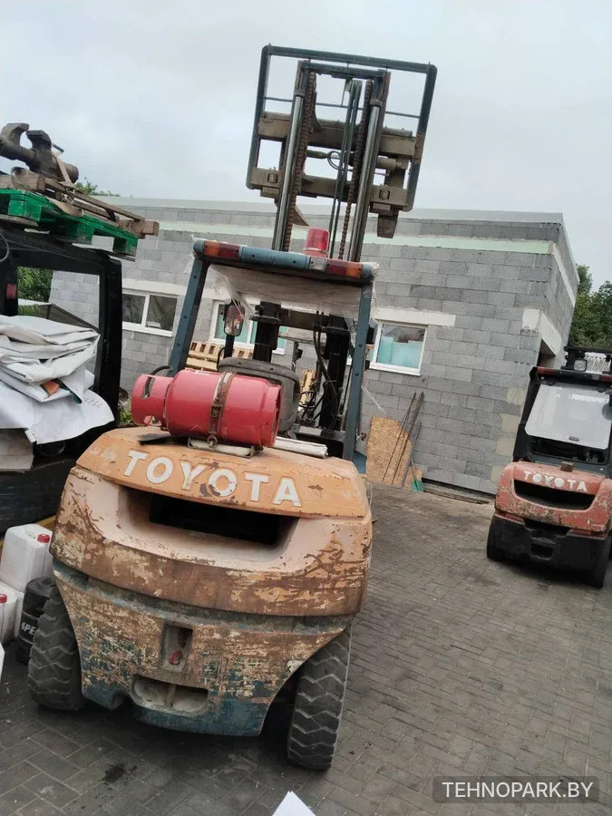 Аренда газ-бензинового погрузчика Toyota (4 т) — прокат в Минске