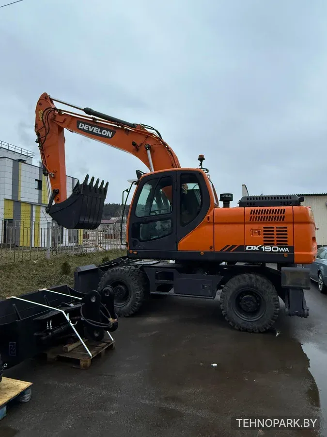 Аренда мощного колесного экскаватора Develon DX190WA-RJD (0.95 м³)