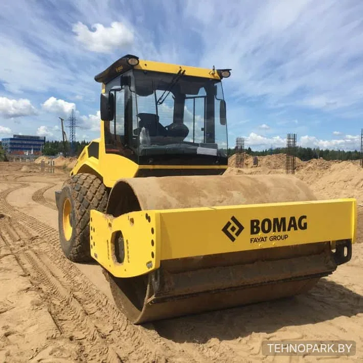 Аренда немецкого грунтового катка BOMAG BW 213 (14.5 т, ширина вальца 2.1 м)