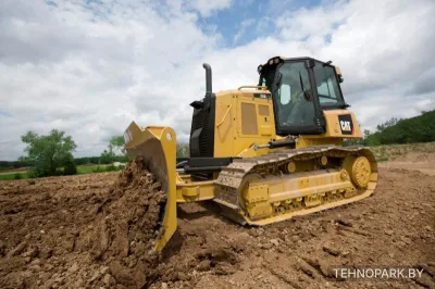 Аренда маневренного гусеничного бульдозера Caterpillar D4 (14 тонн)