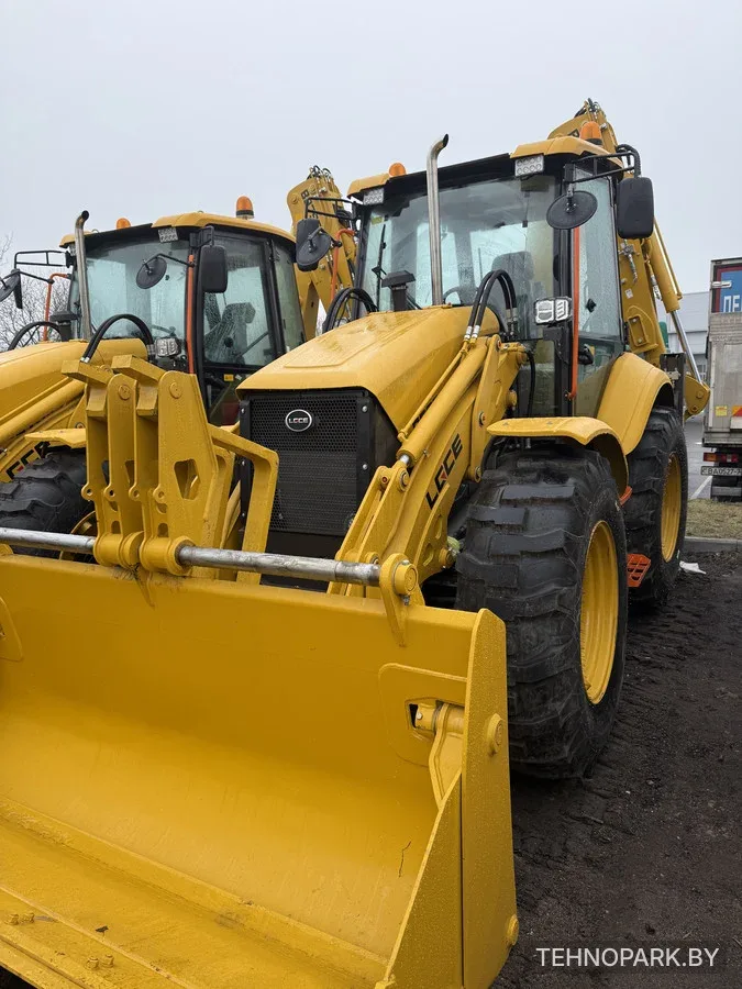Аренда производительного экскаватора-погрузчика LGCE B879F (8.7 т)