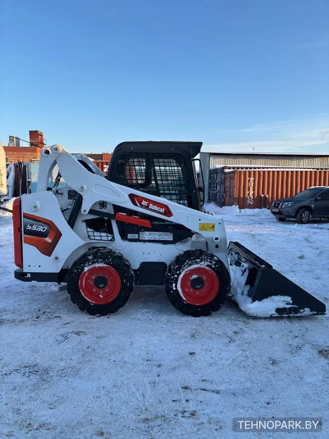 Аренда мини-погрузчика Bobcat с ковшом и снеговым отвалом