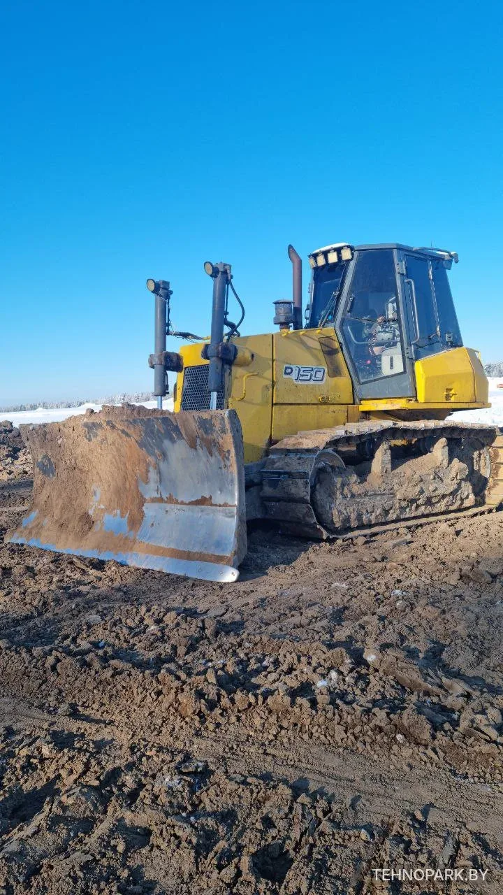 Аренда гусеничного бульдозера New Holland D150 с поворотным отвалом
