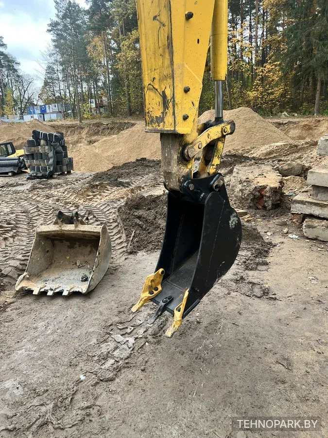 Аренда тяжелого равноколесного экскаватора Komatsu WB93S-5 (без посредников)