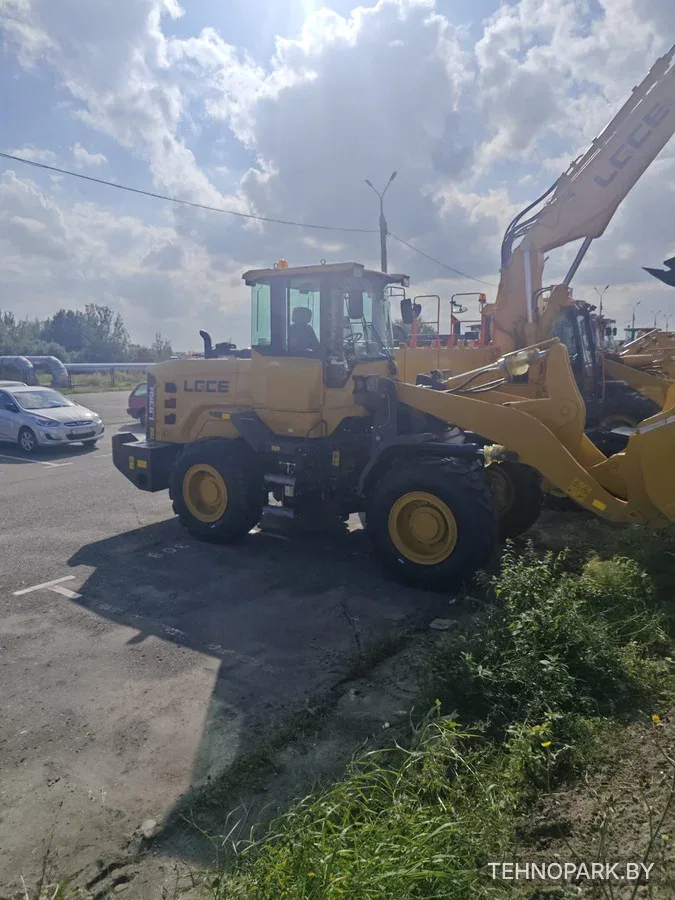 Аренда современного фронтального погрузчика LGCE L935H (ковш 2.1 м³)