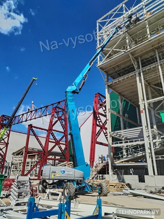 Аренда тяжелого коленчатого подъемника Genie Z-135 (43 м) №2