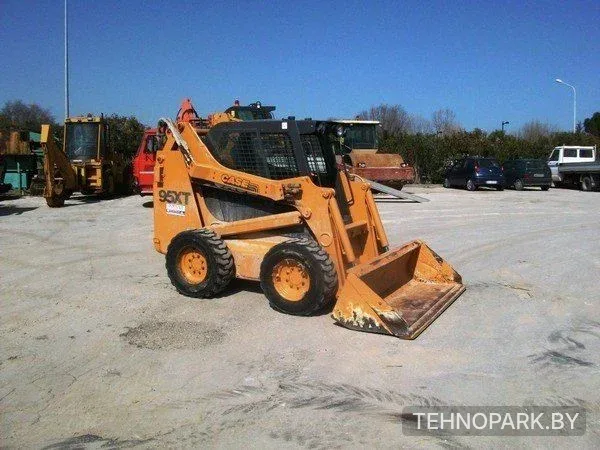 Аренда мини-погрузчика Case 95XT+паллетные вилы, съёмная гусеничная база