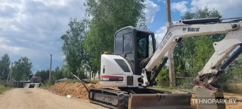 Аренда мини-экскаватора Bobcat 430 (4 т, нулевой занос) с быстросъемом