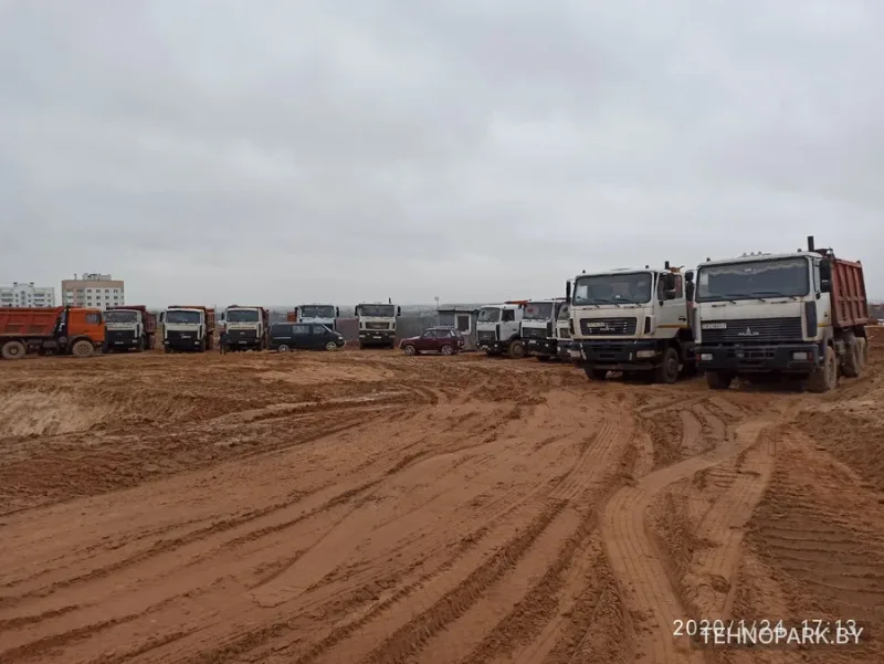 Аренда самосвалов 20-30 т и парка тяжелой спецтехники (с НДС)