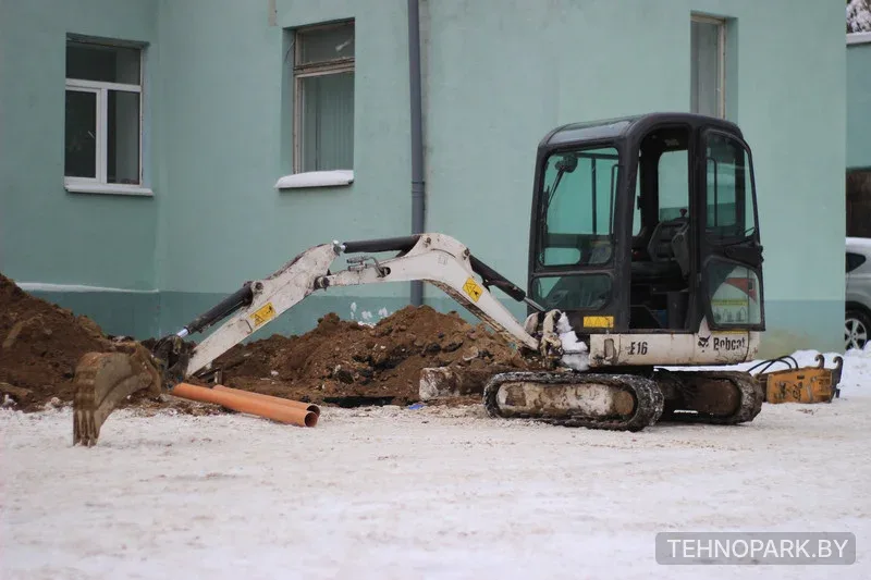 Аренда мини-экскаватора Bobcat E16: ковши 20-120 см, гидромолот, бур