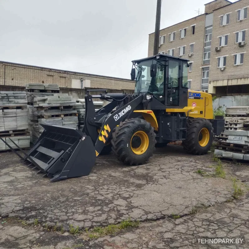 Аренда фронтальных погрузчиков Амкодор 352С и XCMG LW300KN в Минске