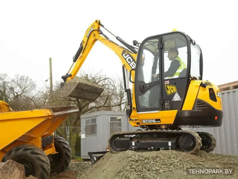 Аренда мини-экскаватора JCB 8026 с гидромолотом, буром и вилами