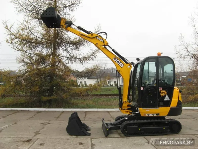 Аренда мини-экскаватора JCB 8026 с гидромолотом, буром и вилами
